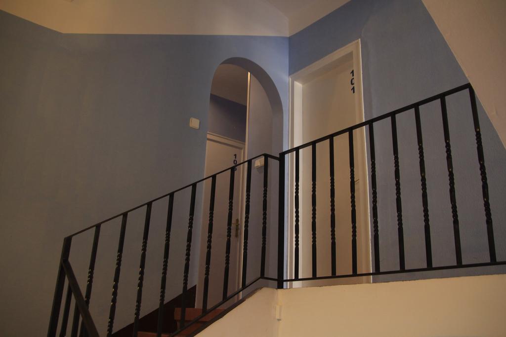 Hostal Portbou Exterior foto